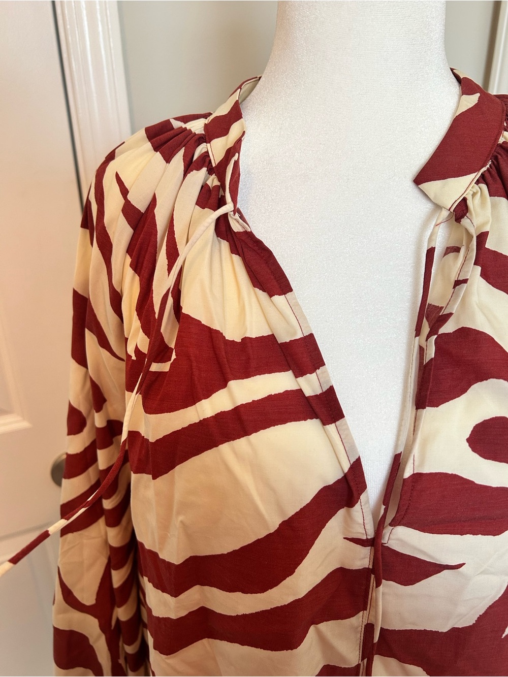 H&M Cream and Burgundy Zebra-Print Relaxed Mini Dress - Picture 4 of 9